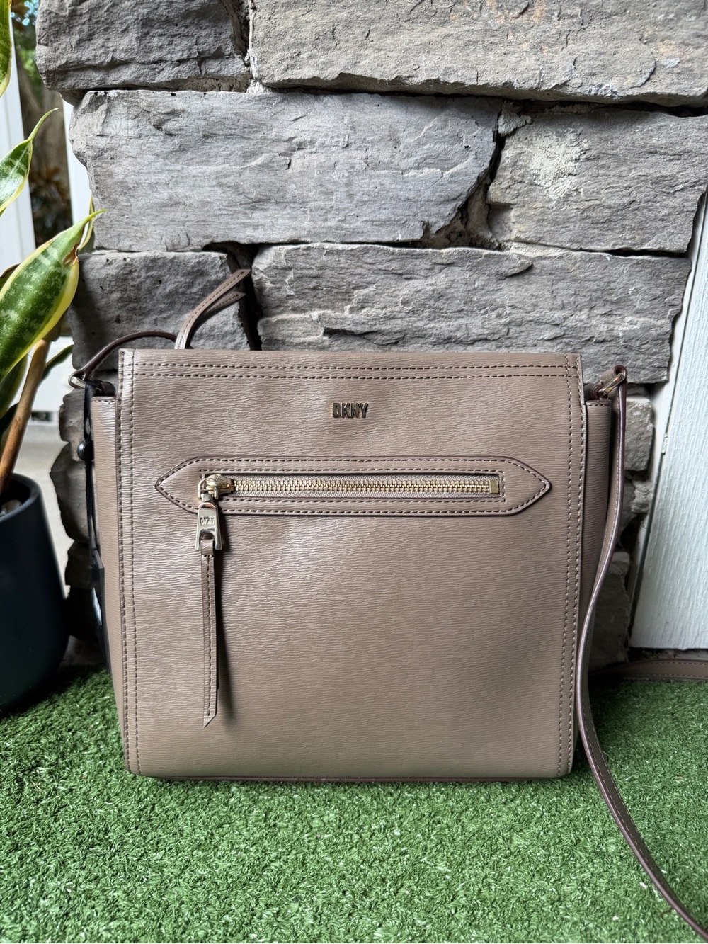 DKNY Front Zipper Pocket Womens Crossbody Bag